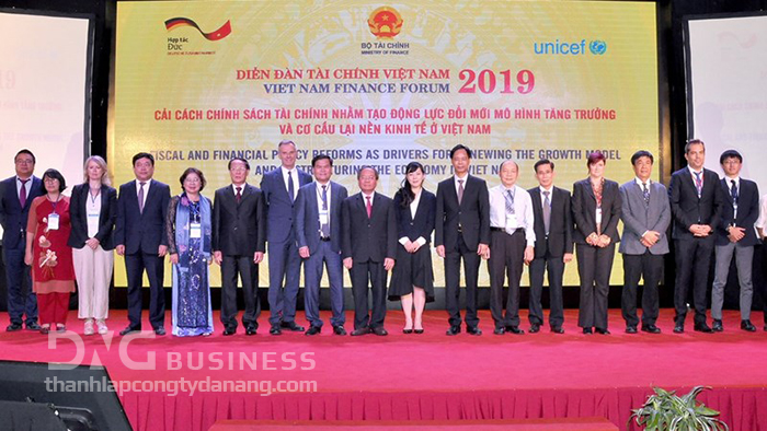 đổi mới mô hình tăng trưởng và cơ cấu lại nền kinh tế